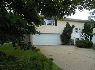 101 Orchard Ln, Mount Horeb, WI 53572