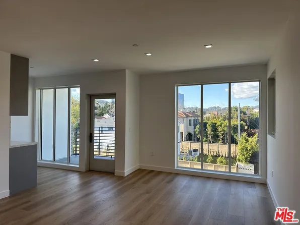 9842 Vidor Dr #302, Los Angeles, CA 90035