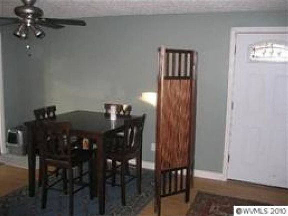 Cozy Dining Area