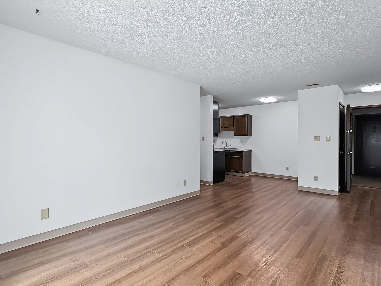 2 bed, 800 sqft, $860 — Photo 4