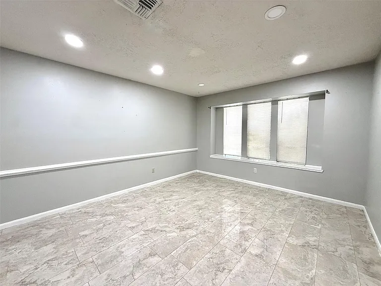 9002 Sabastian Dr — Photo 8