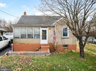 382 Trenton Ave, Shenandoah, VA 22849