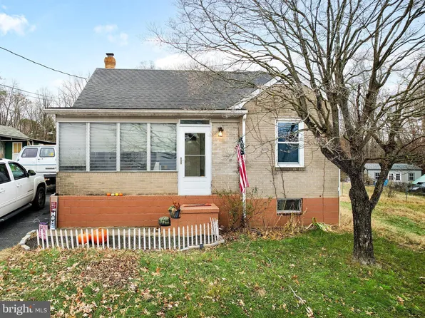 382 Trenton Ave, Shenandoah, VA 22849