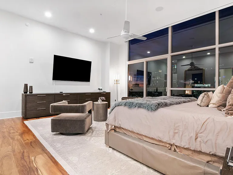 555 5th St #3022 — Photo 32