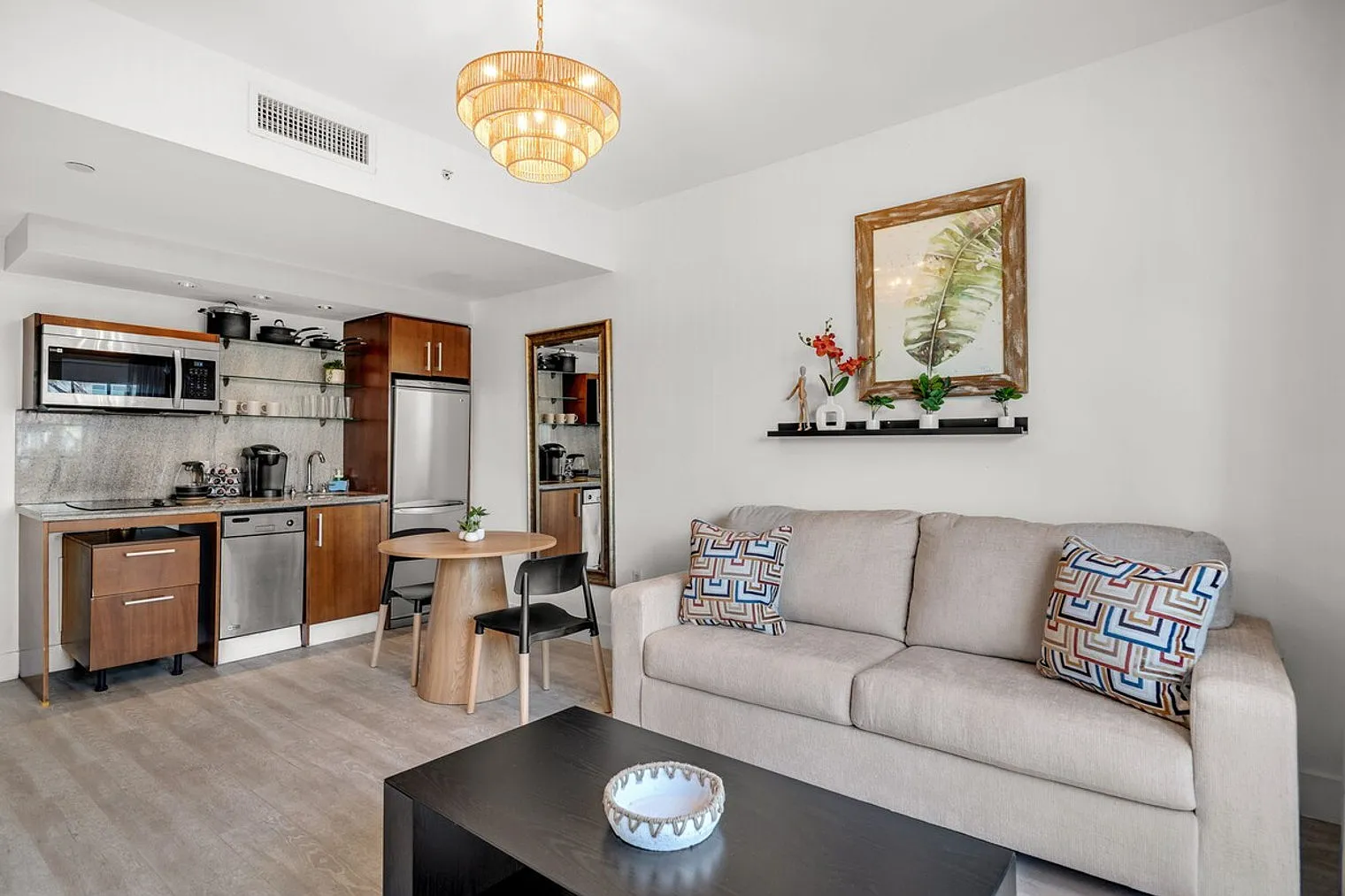 1 bed, 1.0 bath, $3,627 — Photo 3