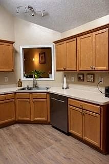 4th image of 807 Kenwood Ln