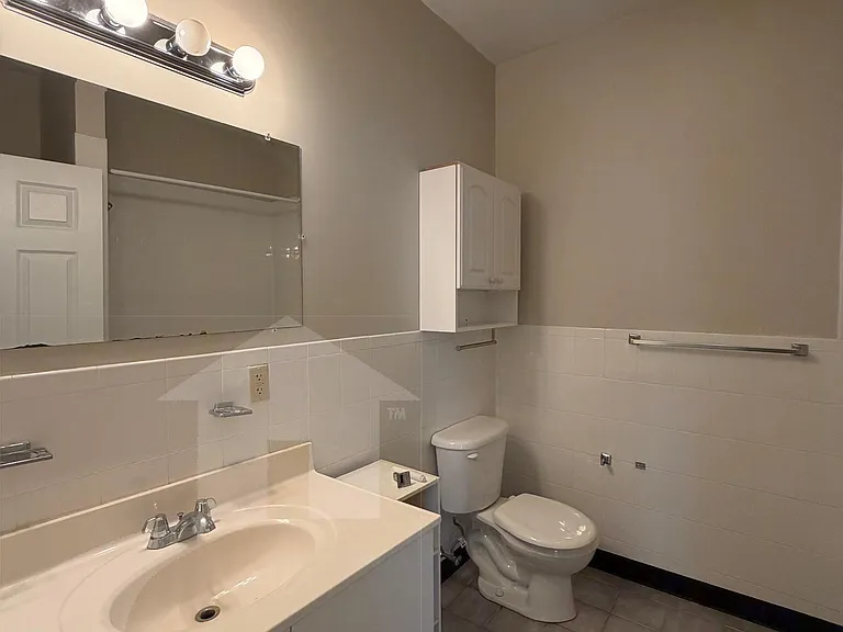 466 Green St #8 — Photo 8