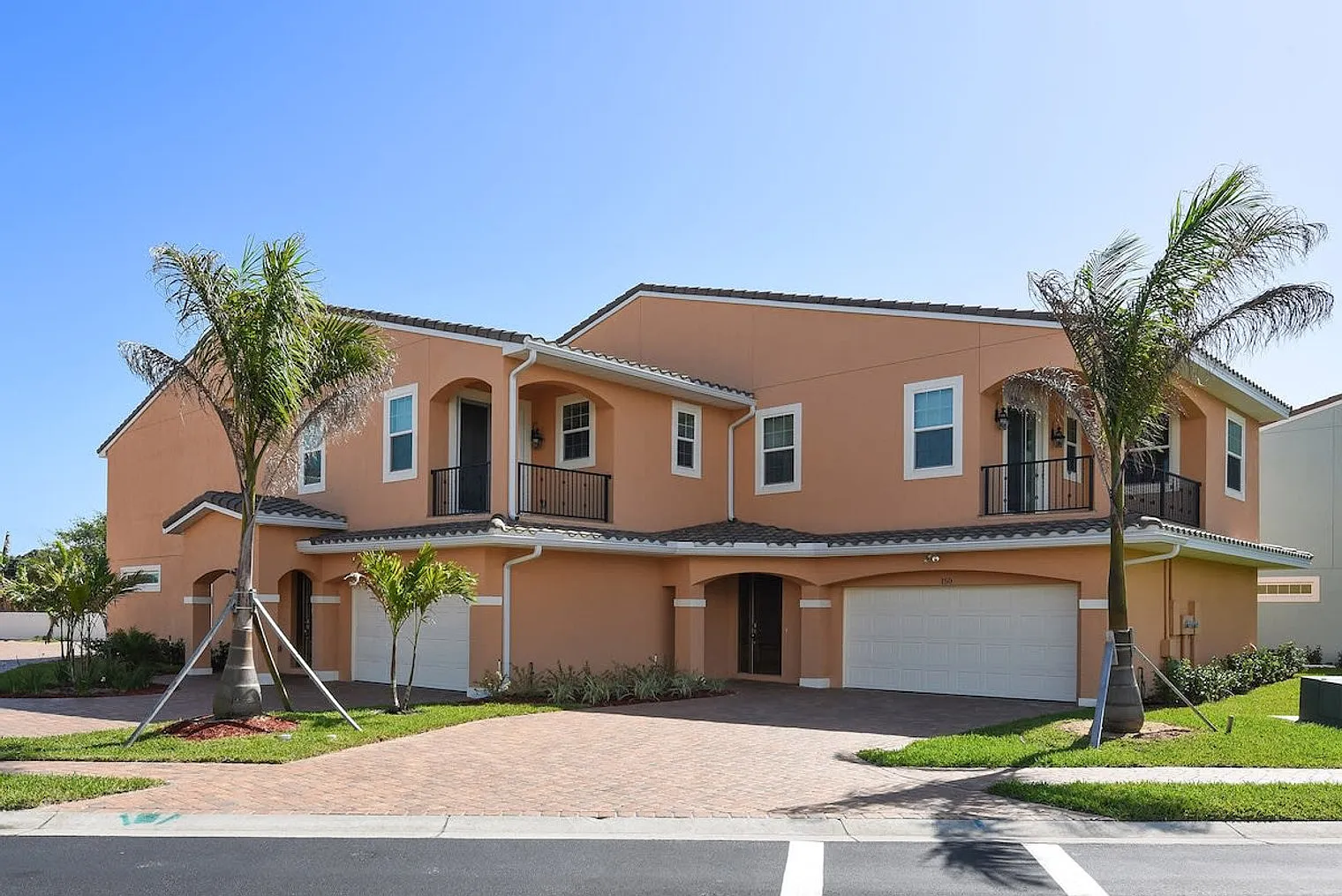 5 bed, 4.0 bath, 3541 sqft, $5,275 — Photo 4