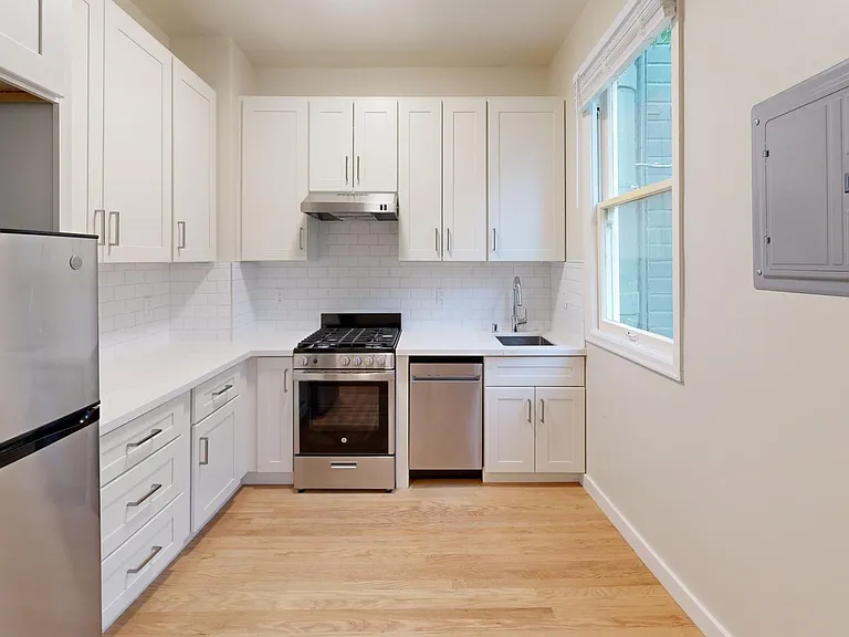 655 Stockton Street — Photo 3