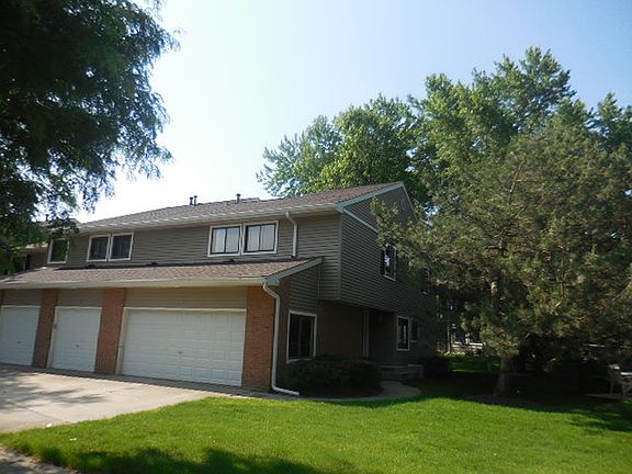 3rd image of 235 Winding Oak Ln