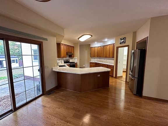 3rd image of 1035 Longwood Dr