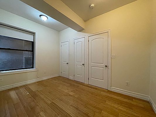 5th image of 116 E 83rd St