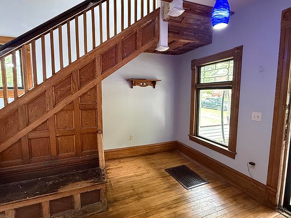 5th image of 409 E Porter St