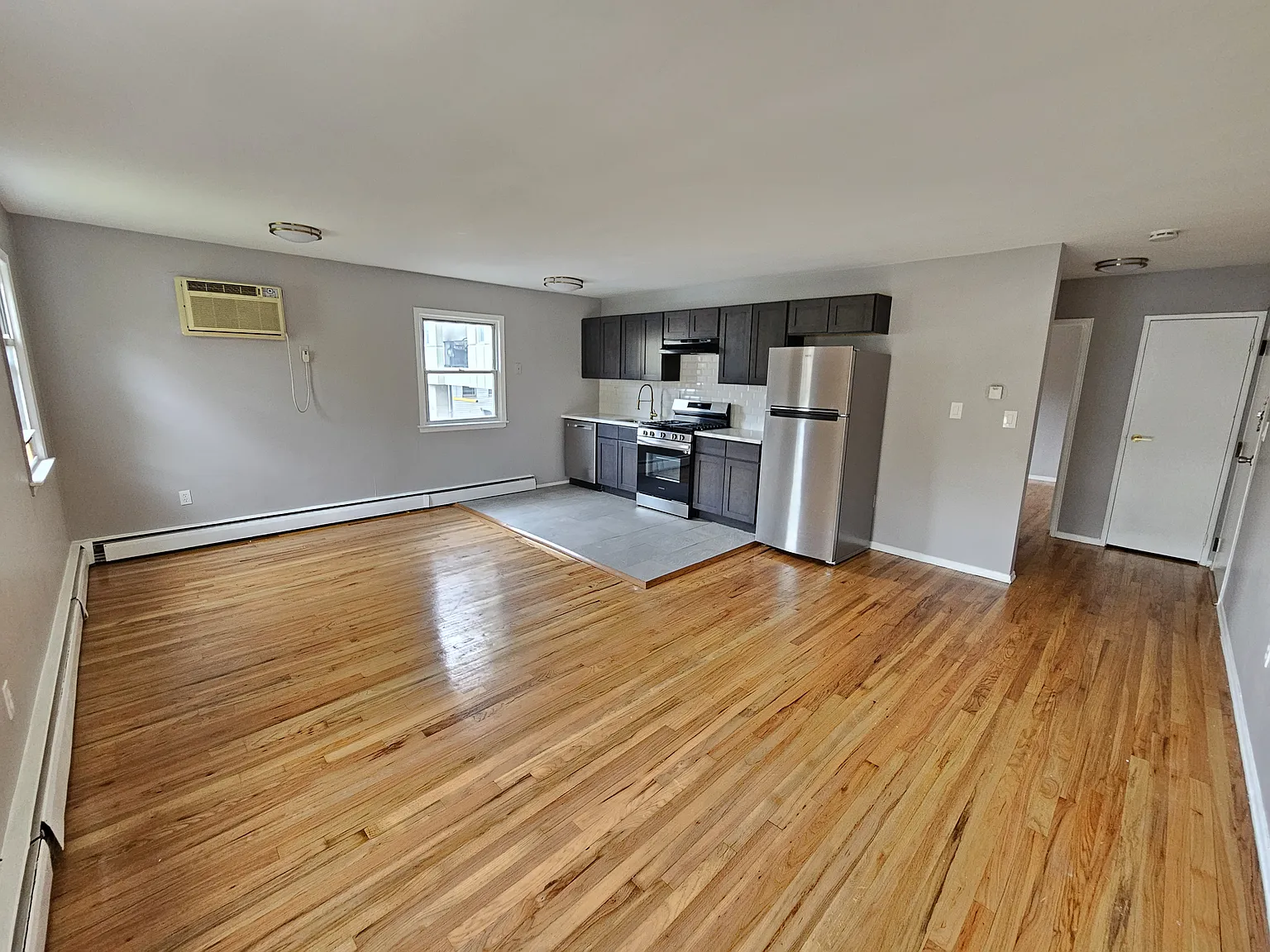 2 bed, 1000 sqft, $2,100 — Photo 3