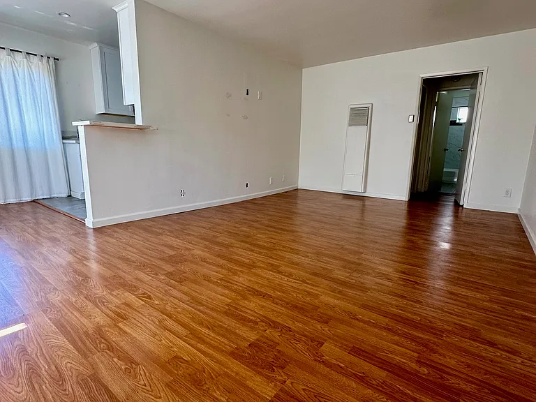 8347 Blackburn Ave #6 — Photo 12
