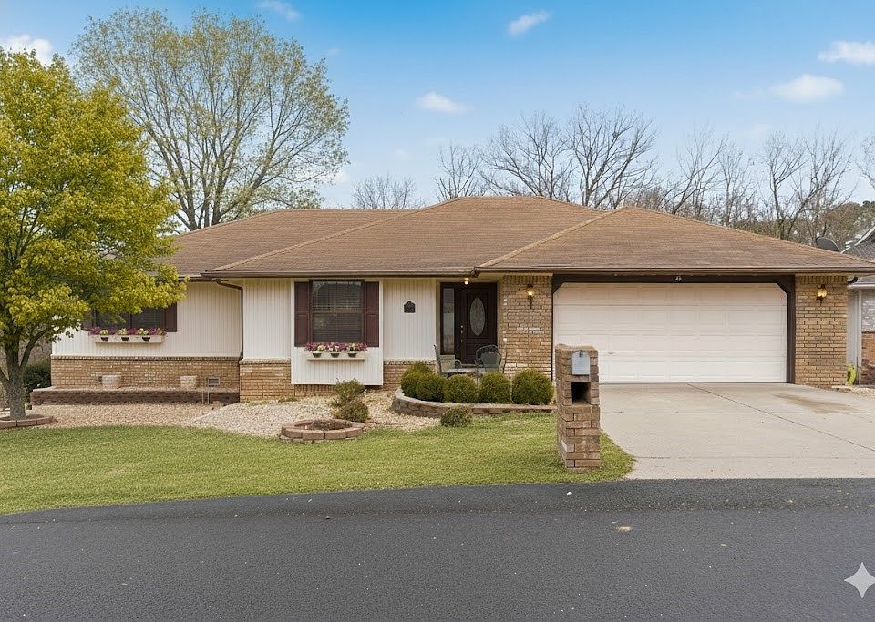 1st image of 10 Thirsk Ln