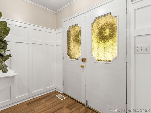 5th image of 712 W Oakland St