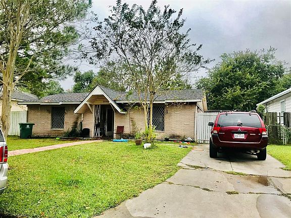 3rd image of 2244 Des Jardines St