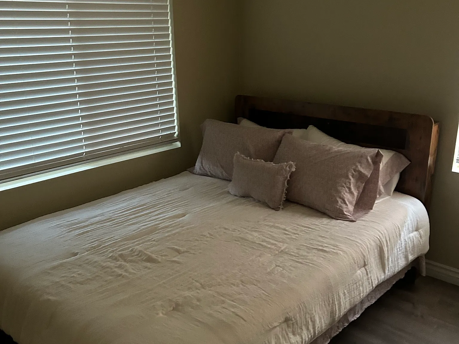 4 bed, 1016 sqft, $4,000 — Photo 2