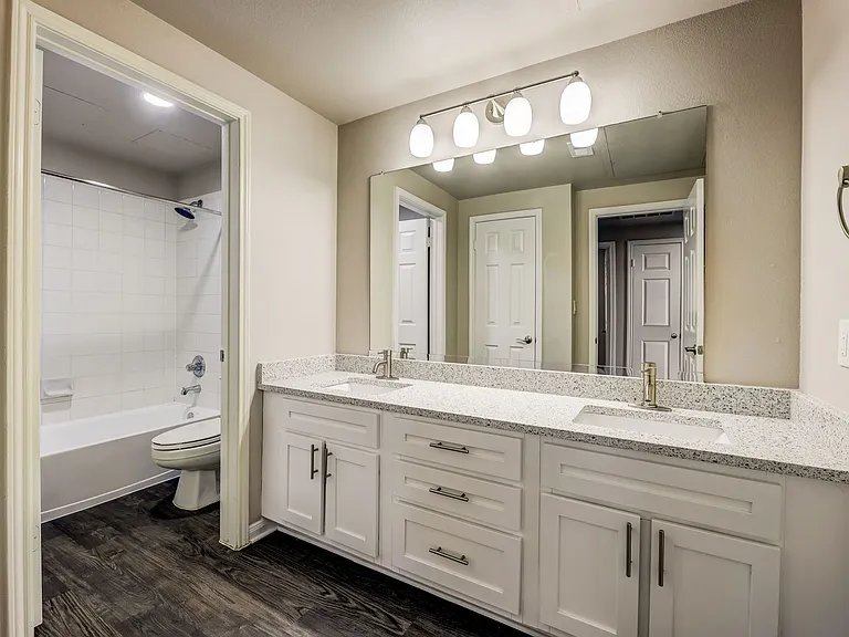 Ventana Oaks Apartments — Photo 52