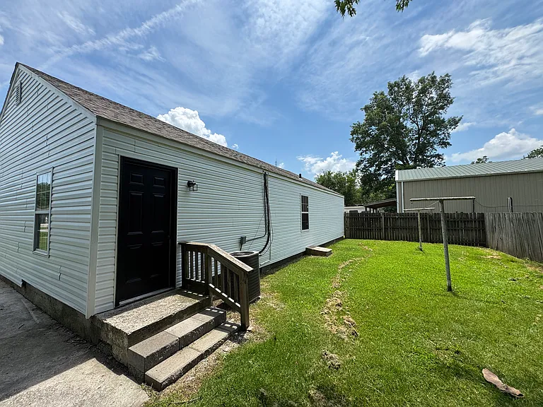 123 S Main Ave — Photo 3