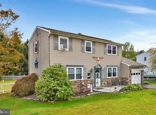 4096 Hilltop Dr, Mount Joy, PA 17552