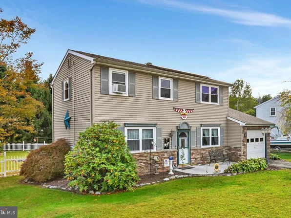4096 Hilltop Dr, Mount Joy, PA 17552