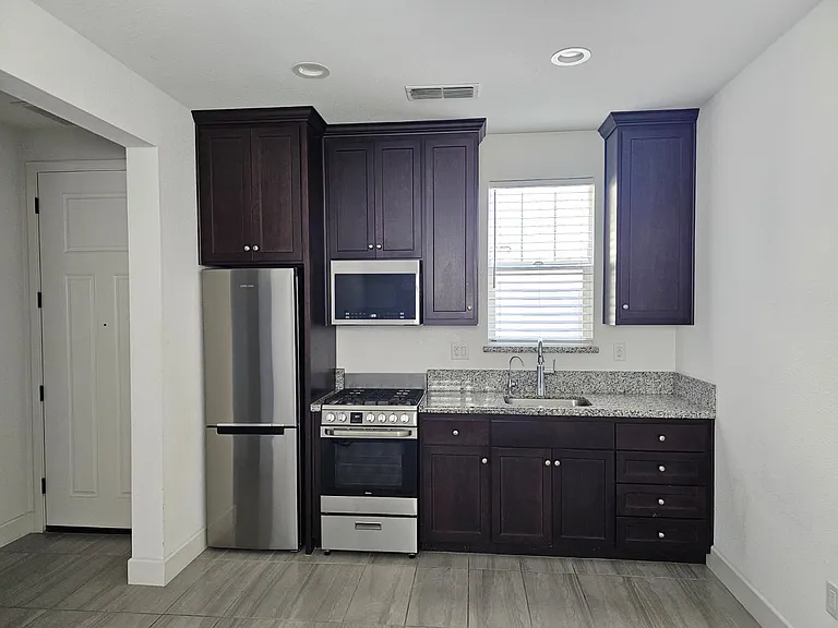 7081 Pickering St — Photo 12