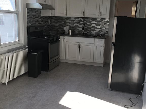 4th image of 167 Marion St #2
