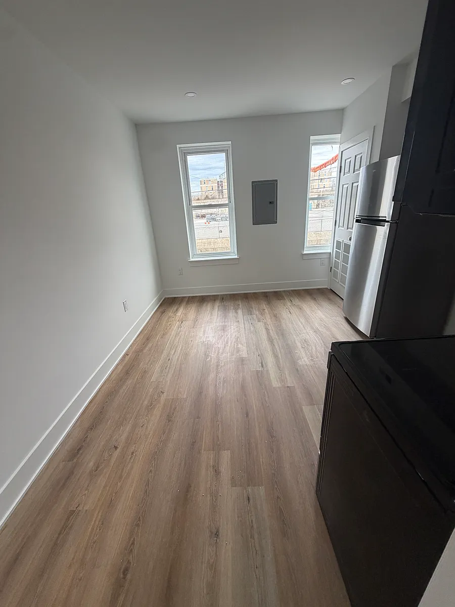 Building Photo - 2037 N 9th St #2