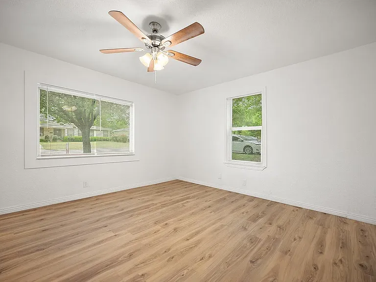 1417 Hamsted St — Photo 16