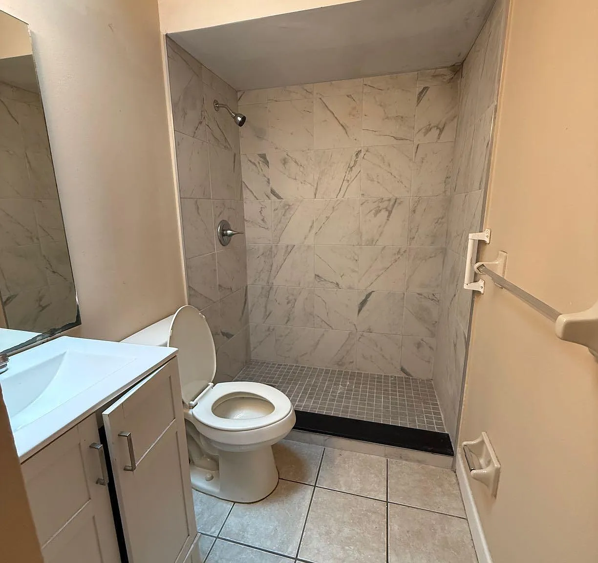 2 bed, 1.0 bath, 888 sqft, $1,225 — Photo 4