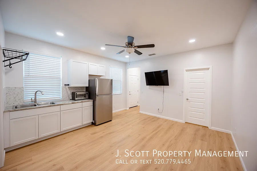 1270 W Carlsbad Dr #2