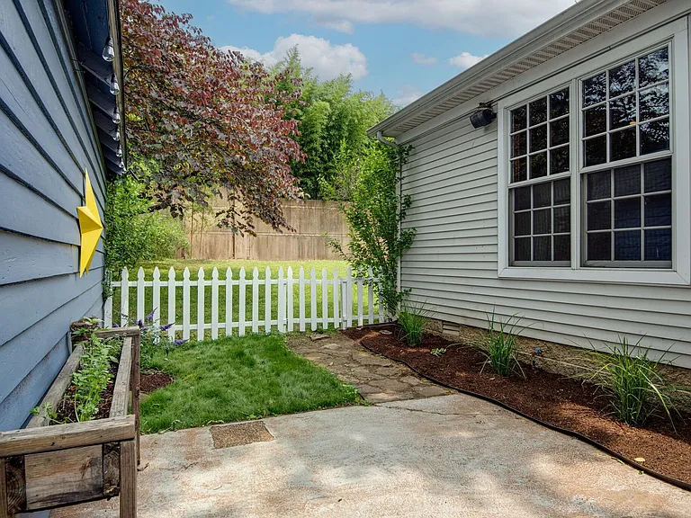 2716 Sharondale Ct — Photo 20