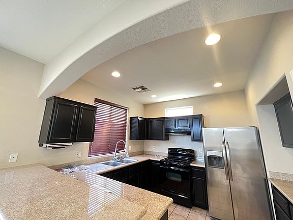 2nd image of 1862 Versante Ave