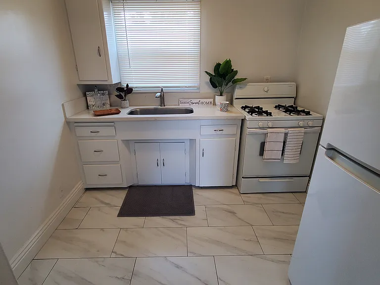 4787 E Pacific Coast Hwy #10 — Photo 3
