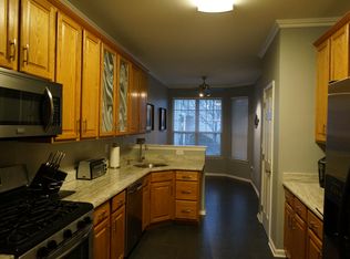 18 Straton Ct, Parlin, NJ 08859