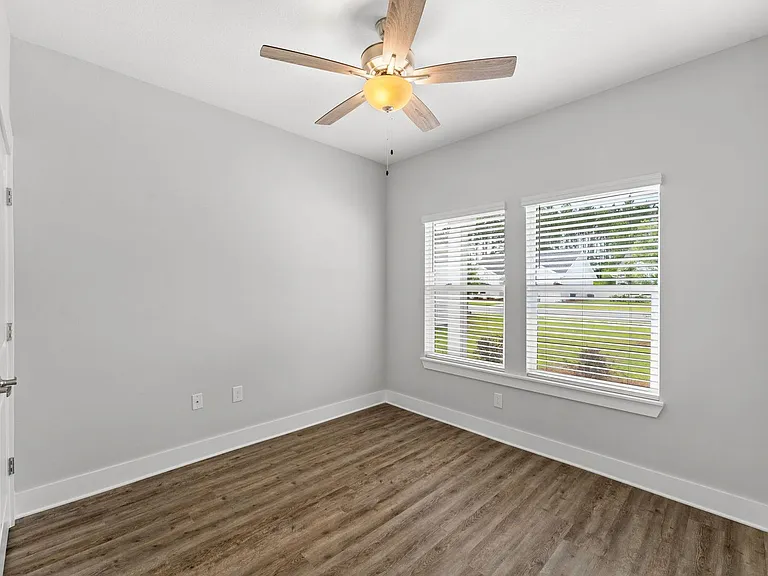 170 Bradford Ct — Photo 10