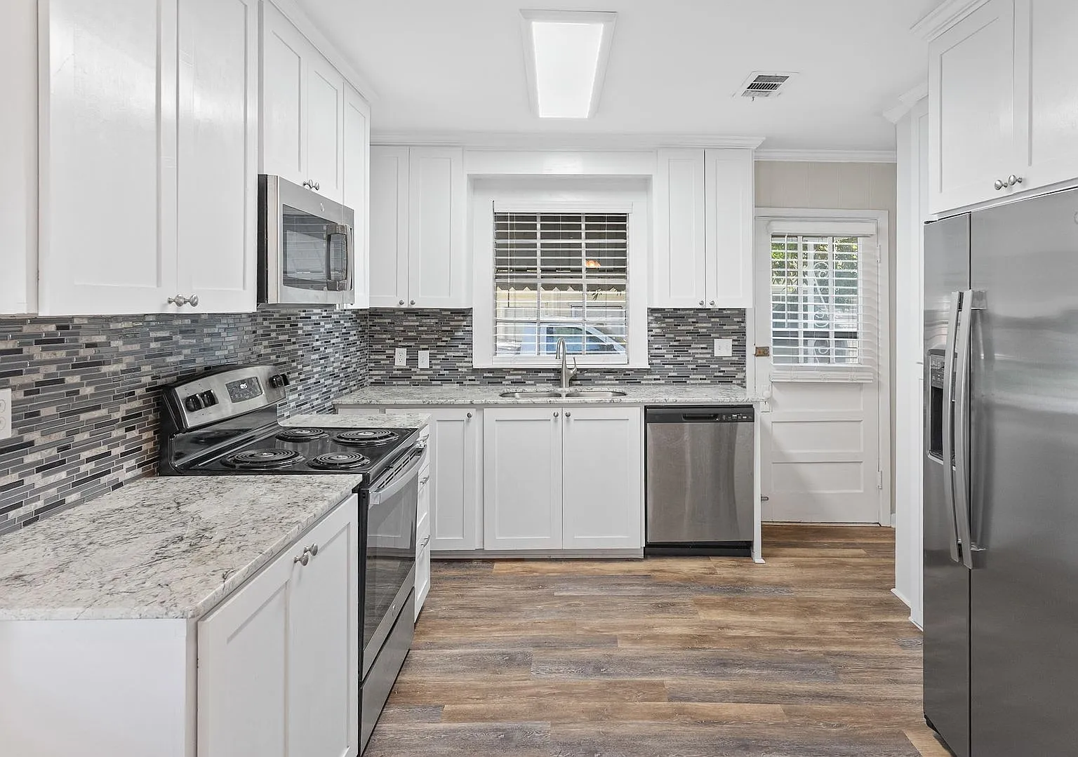 Charming 2-Bedroom Home in the Heart of Port Allen's Garden District — Photo 1