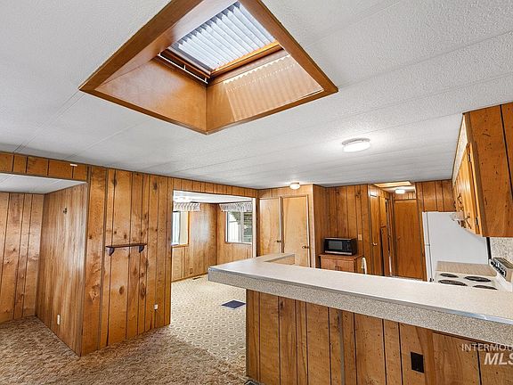 5th image of 2015 6th Ave Space 221B