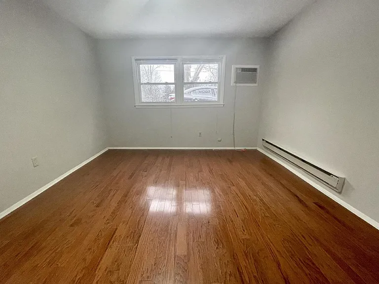 416 E 2nd St — Photo 30