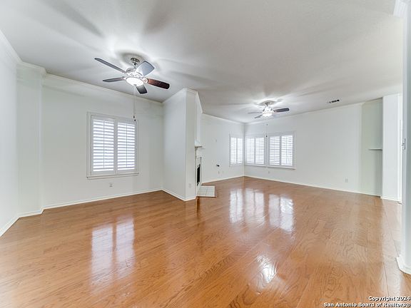 3rd image of 122 Nueva Vista