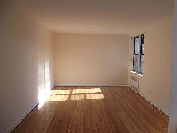 4th image of 140-50 Burden Cres APT 3G