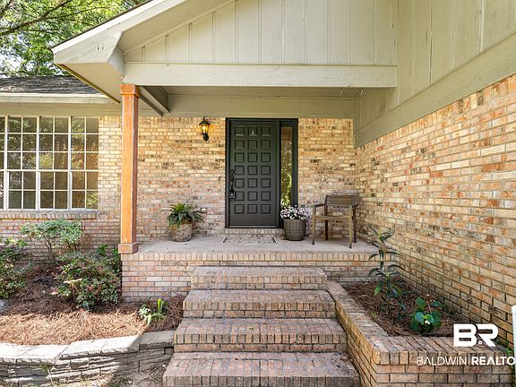 3rd image of 106 Iris Cir