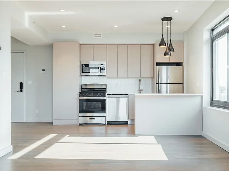 1st image of 46 Melrose St #4R