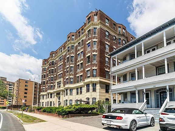 5th image of 285 Lynn Shore Dr APT 404