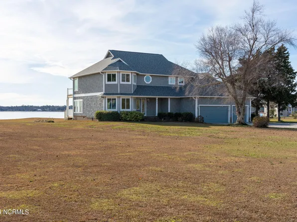 402 Shoreside Drive, Swansboro, NC 28584