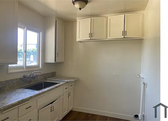 915 Glenway Dr #5 — Photo 1