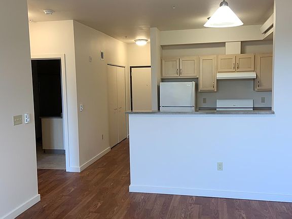 2nd image of 783 NW Naito Pkwy #324