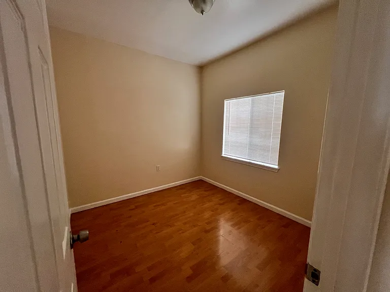 22970 Sutro St — Photo 9